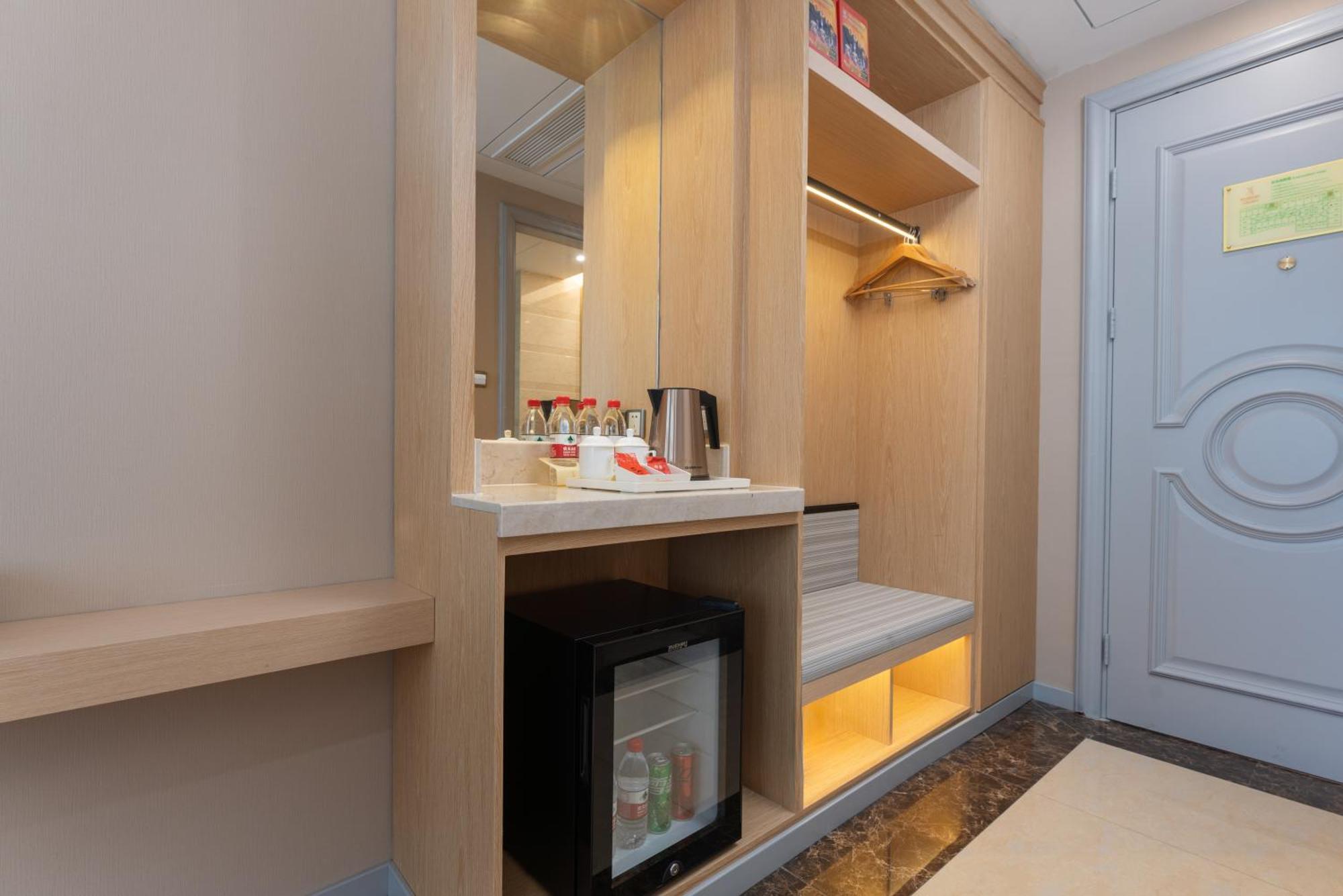 Viana International Hotel: Airport And Free Trade Zone With Shuttle Service Hotel 4*
